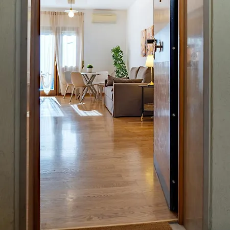 Apartament Your Place In